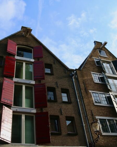 Nat gras maaien: Wat kun je beter wel en niet doen?